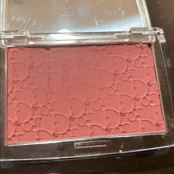 DIOR ROSY GLOW POWDER BLUSH - 012 ROSEWOOD 🌺 - Picture 5 of 6